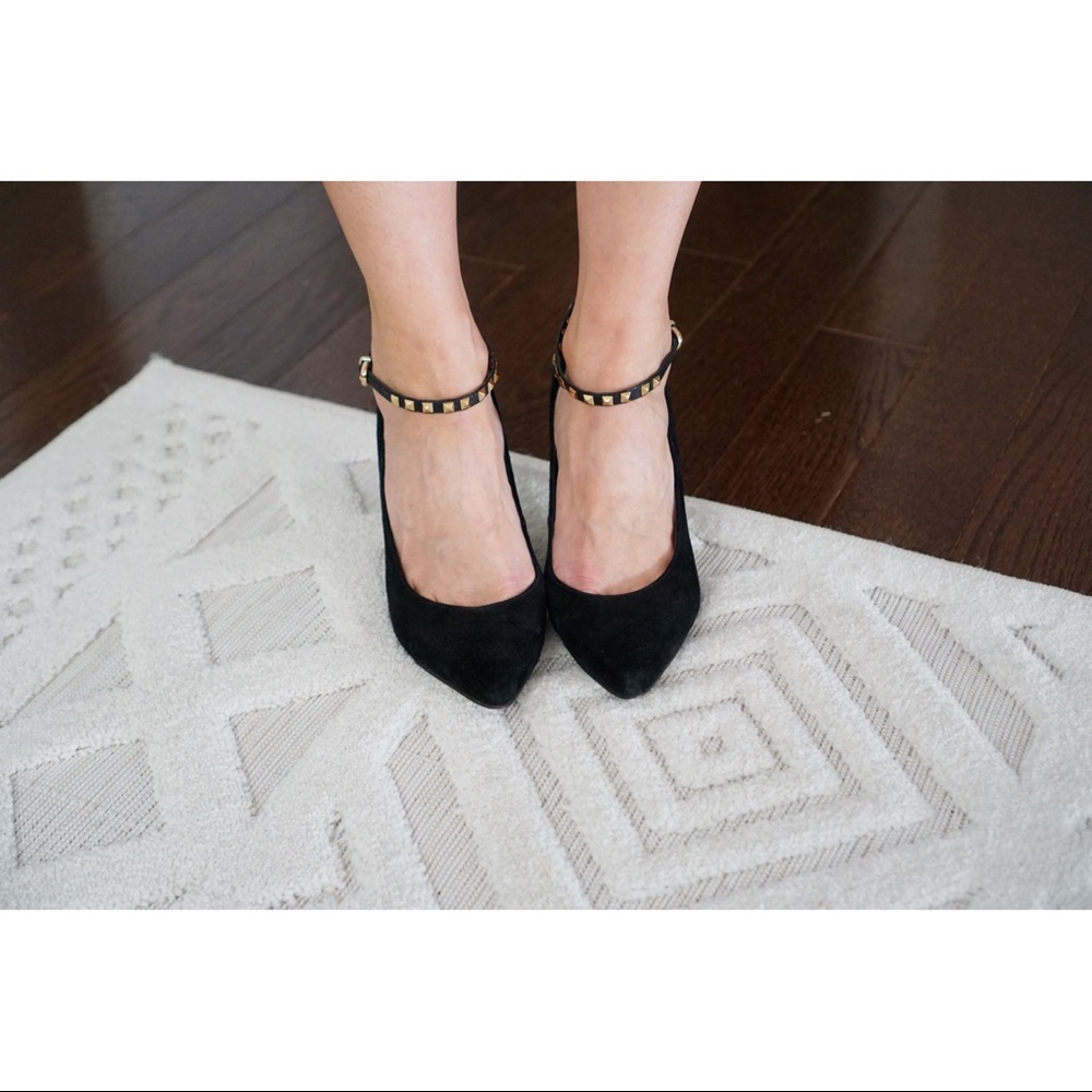BCBGeneration Black Pumps